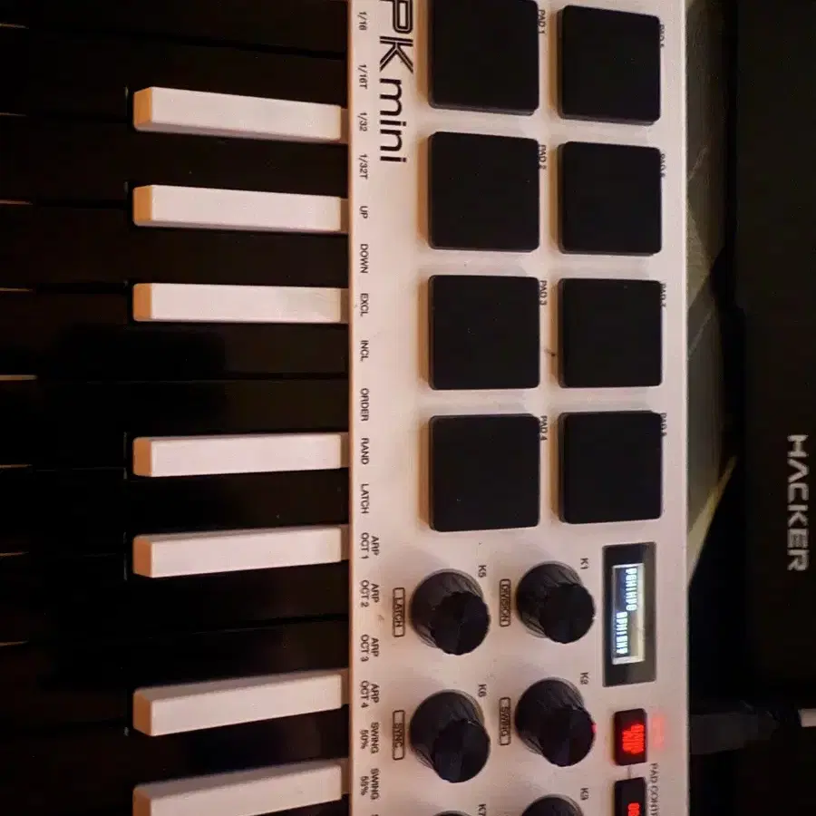 AKAI MPK mk3 건반 컨트롤러 팝니다