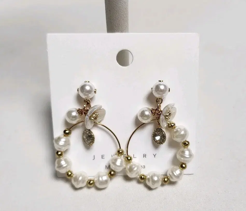 Flower point pearl earrings