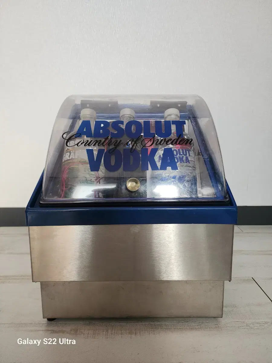 Absolut Vodka (mini fridge)