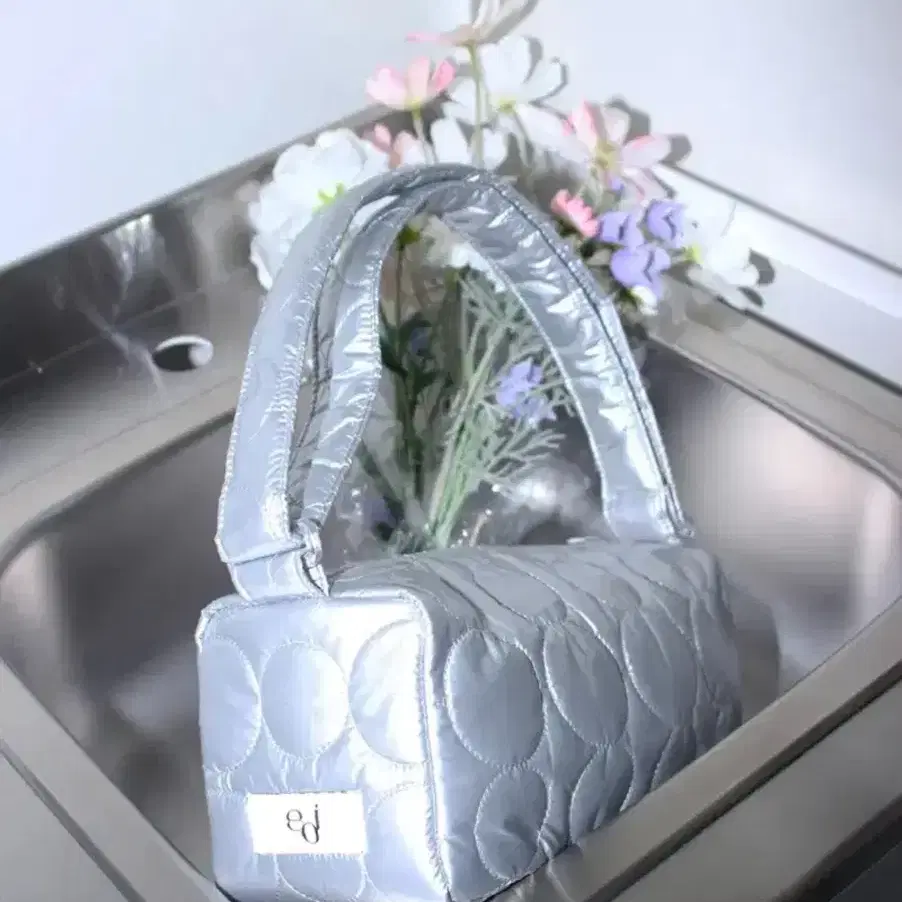 soi snow bag silver 소이 패딩백(1/4까지 할인)