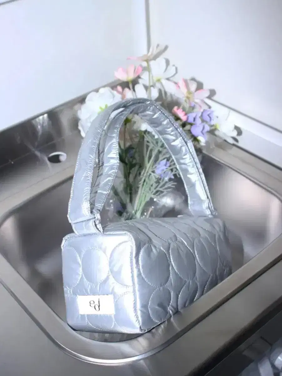 soi snow bag silver 소이 패딩백(1/4까지 할인)