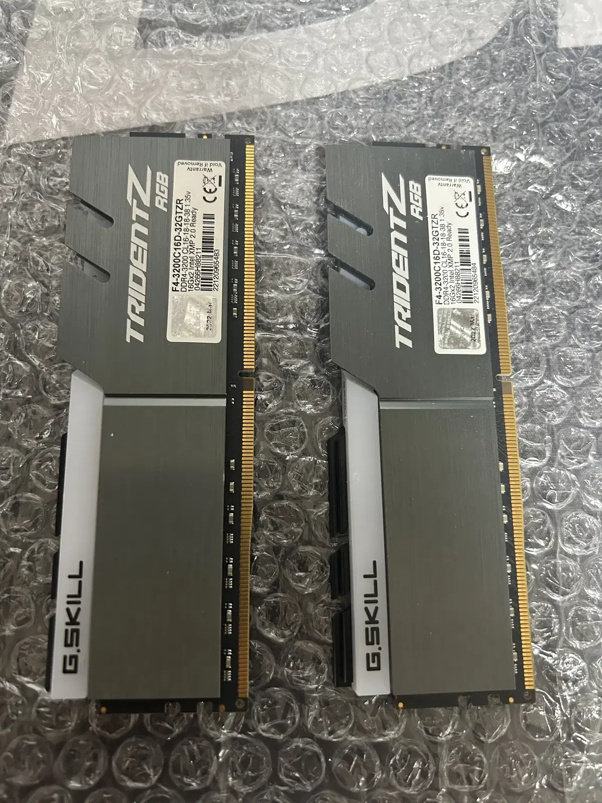 지스킬 트라이던트Z rgb DDR4 32GB (16GB*2)