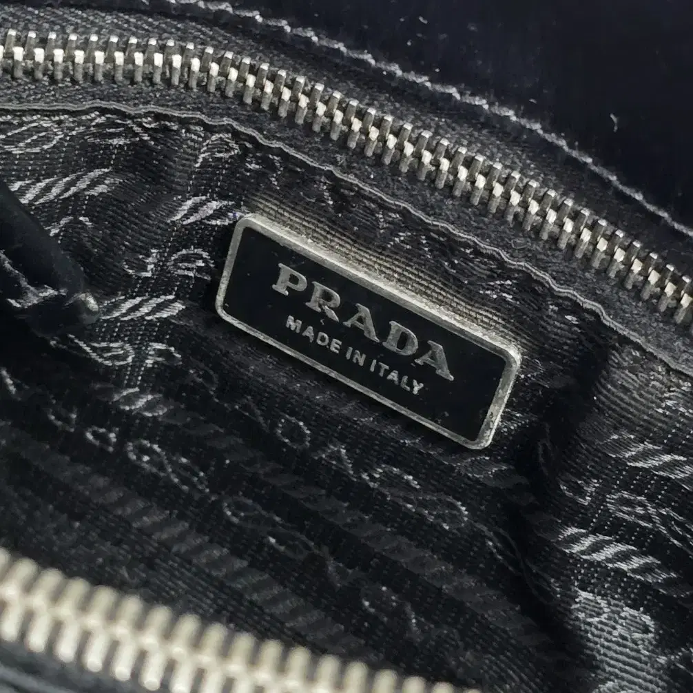 프라다 Prada 포코노 나일론 삼각로고 숄더백