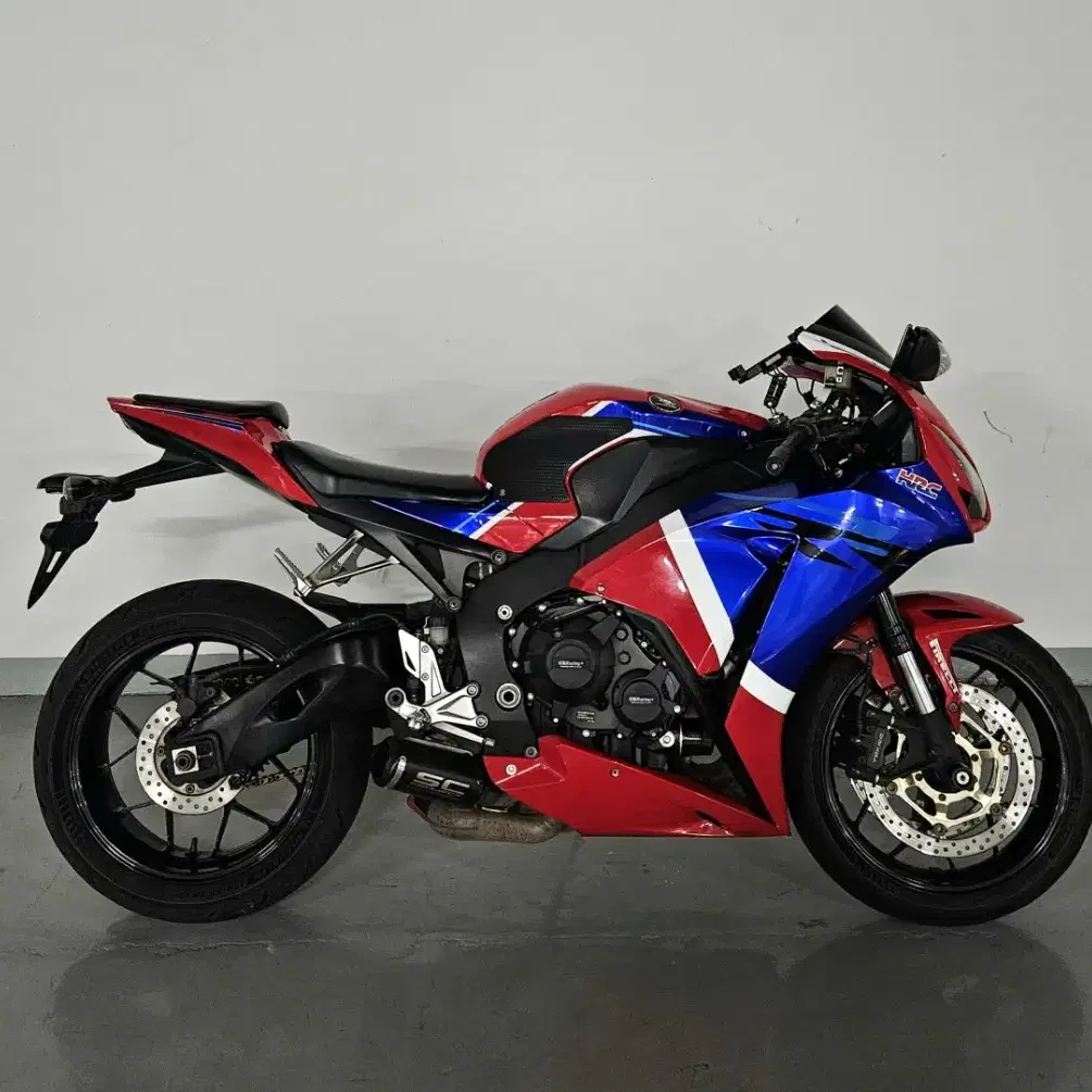 상태 좋은 CBR 1000RR 판매합니다