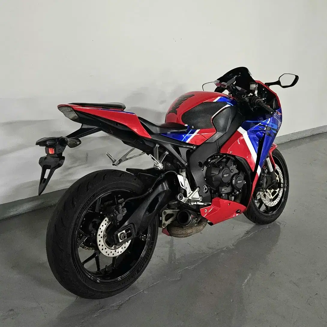 상태 좋은 CBR 1000RR 판매합니다