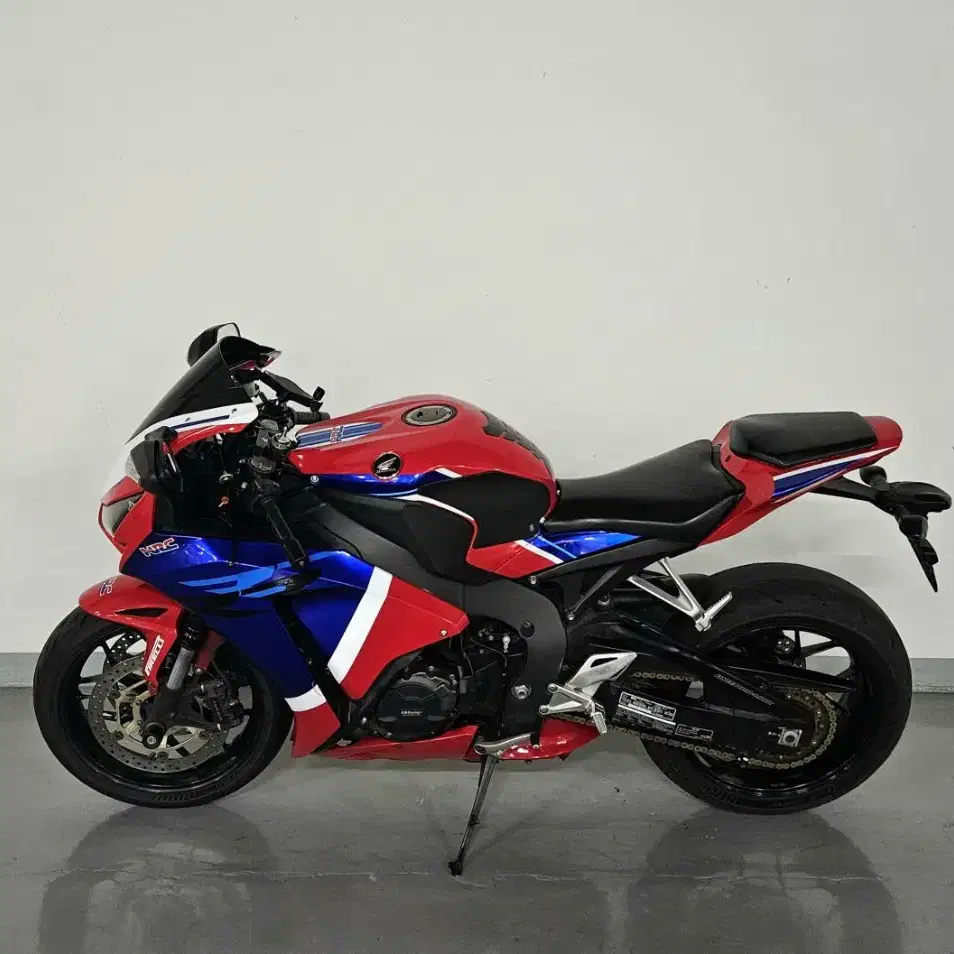 상태 좋은 CBR 1000RR 판매합니다