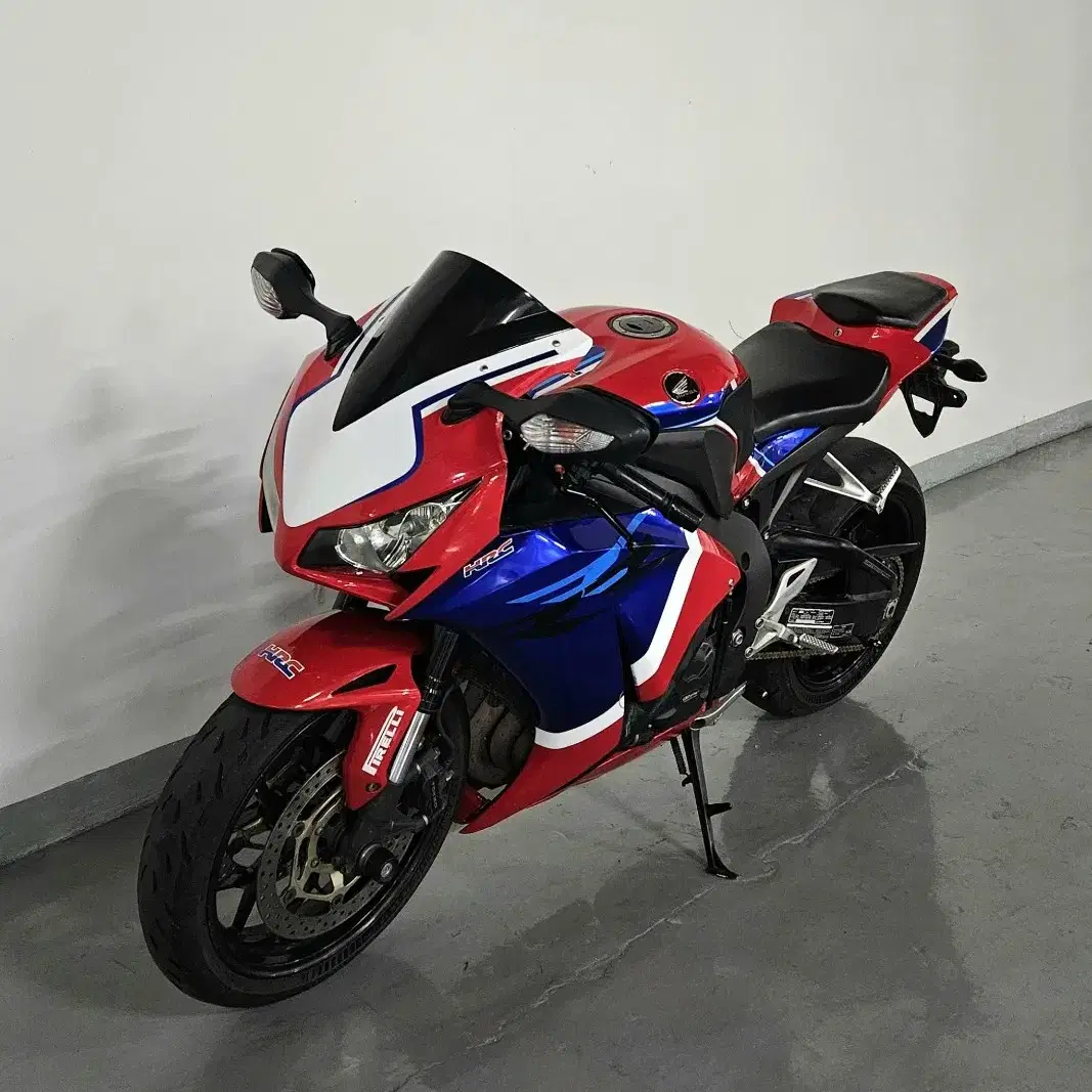 상태 좋은 CBR 1000RR 판매합니다