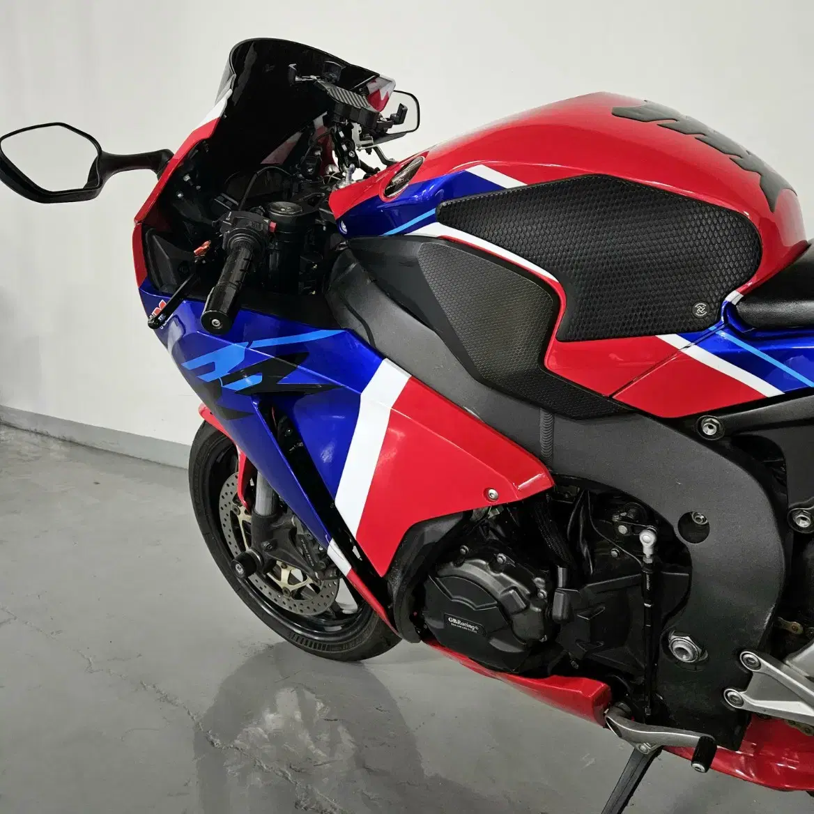 상태 좋은 CBR 1000RR 판매합니다