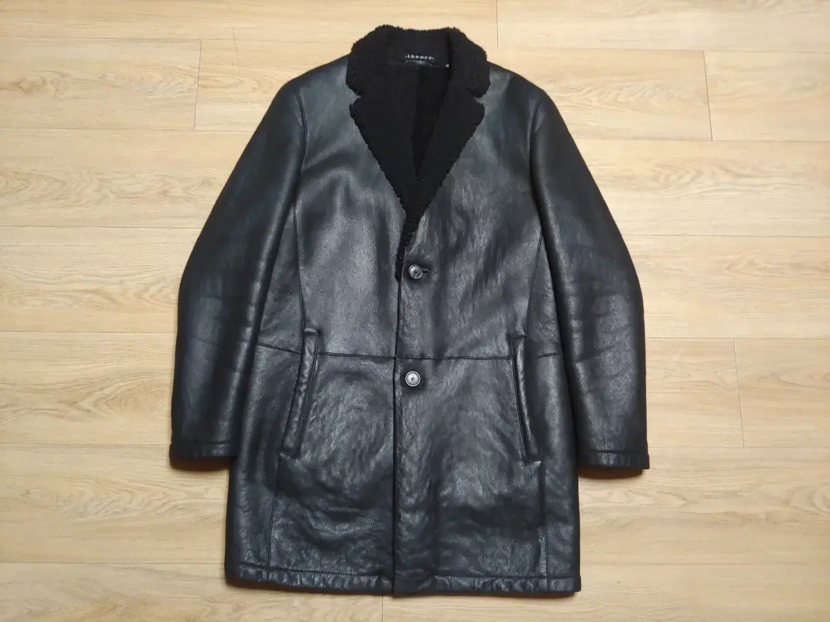 I'm selling a Terry sheepskin mustang coat M/100.