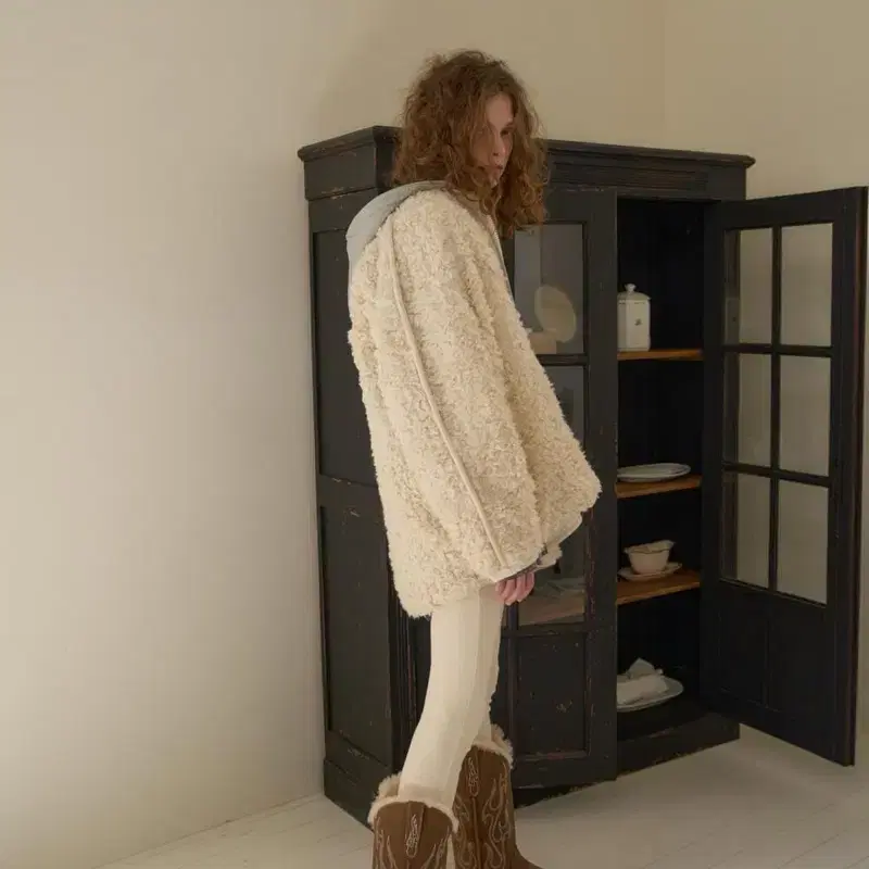 Fluffy Overfit Jumper / Cream 아우어 솔티