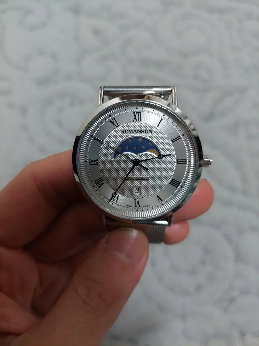 로만손 문페이즈 흰판 39mm 쿼츠