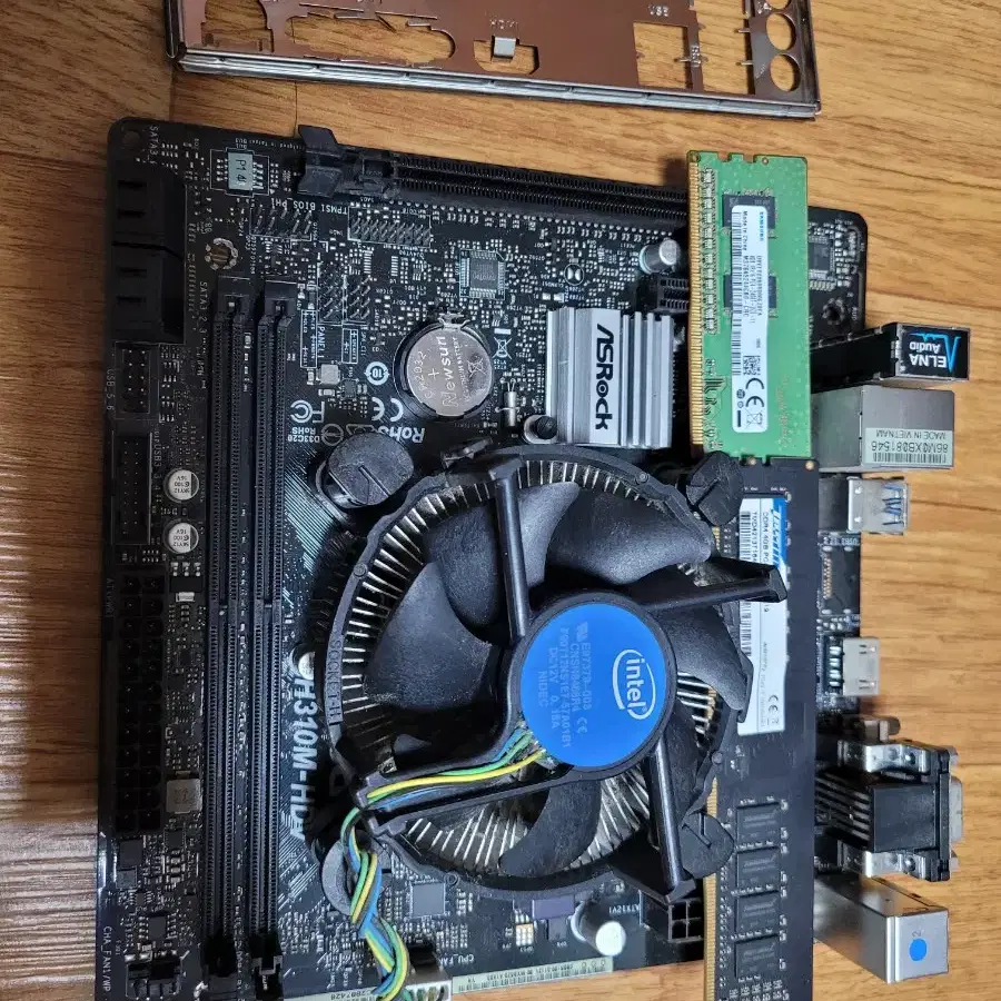 인텔 G4900 CPU와 DDR4 4G메모리 2개