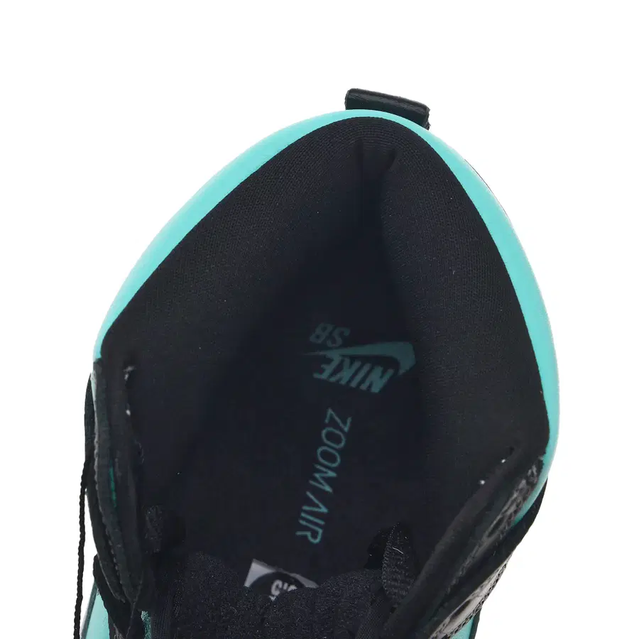 耐克 x 钻石供应 SB Dunk High Tiffany