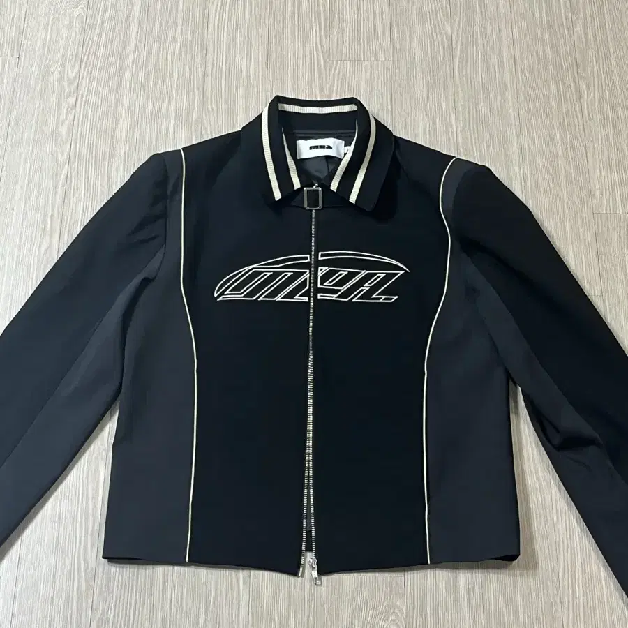 mea 메아 PANELED RACING JACKET