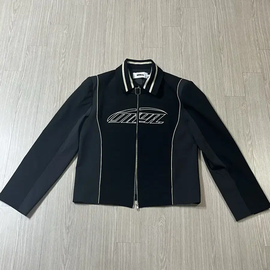 mea 메아 PANELED RACING JACKET