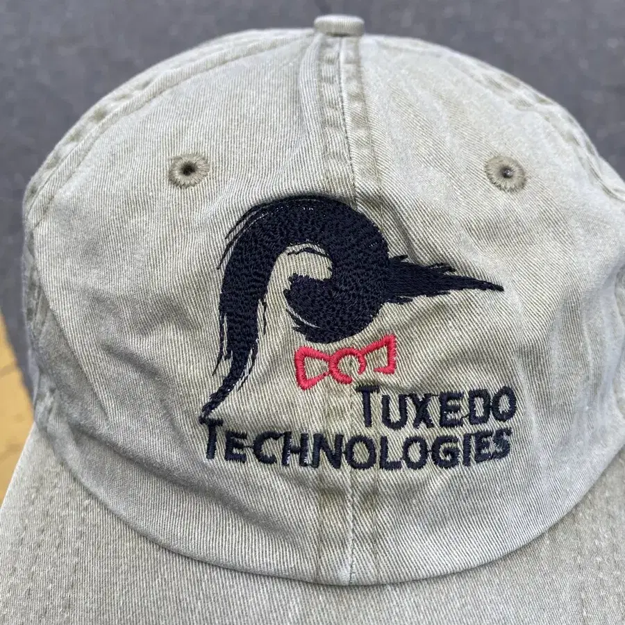 Tuxedo Vintage Cap