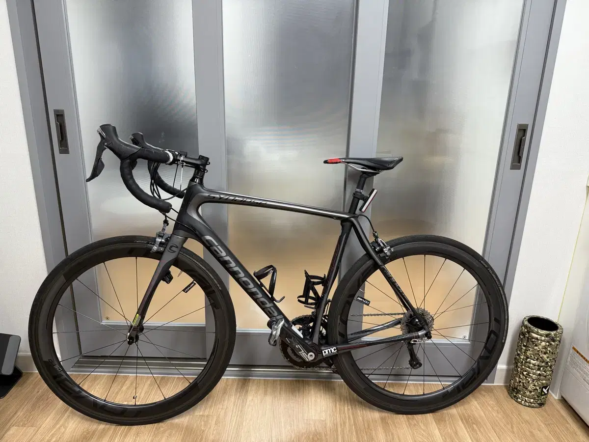 Cannondale Synapse (carbon frame). Roval CL 50 rapid wheels