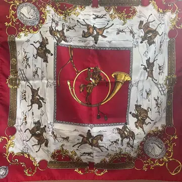 스카프 빨간색 홀스 무늬