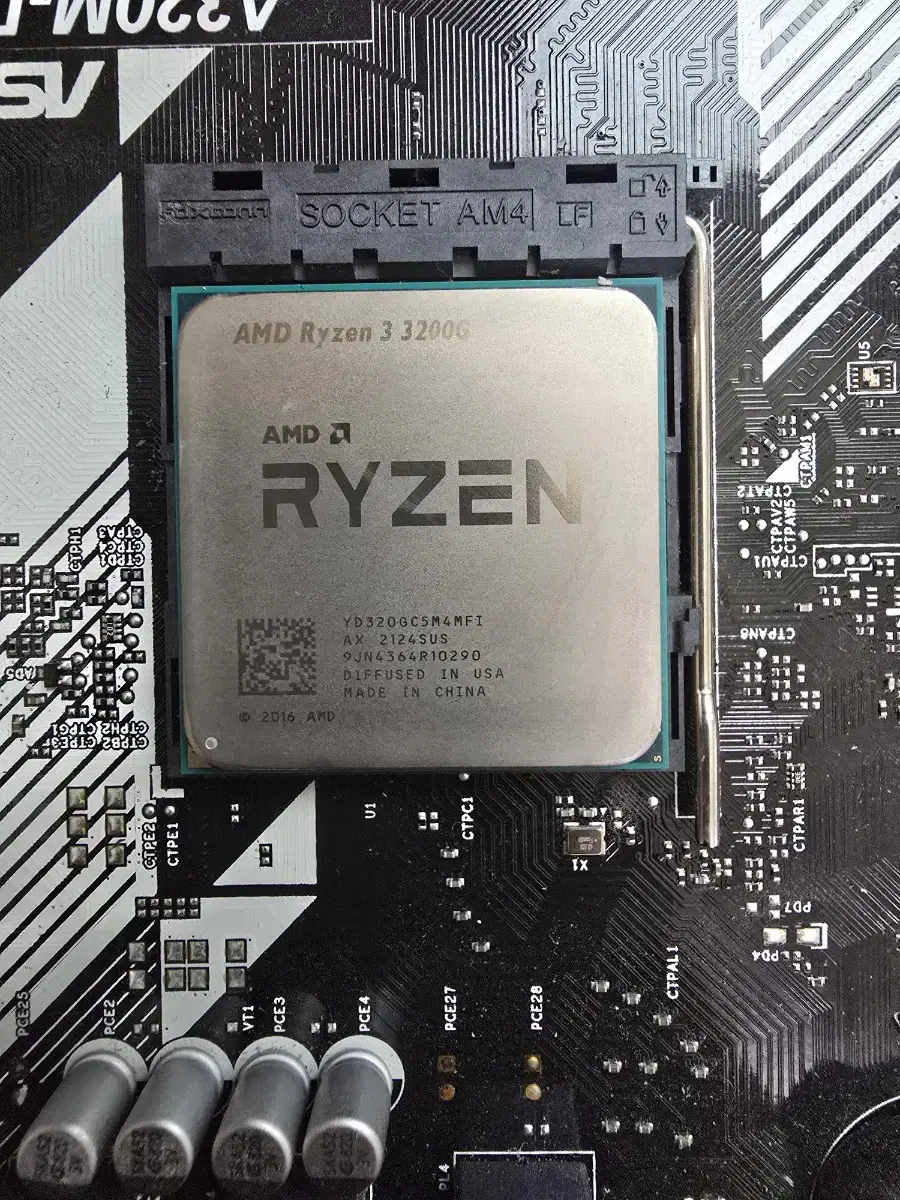 CPU AMD 라이젠3-2세대 3200G + 기본쿨러 + 메인보드