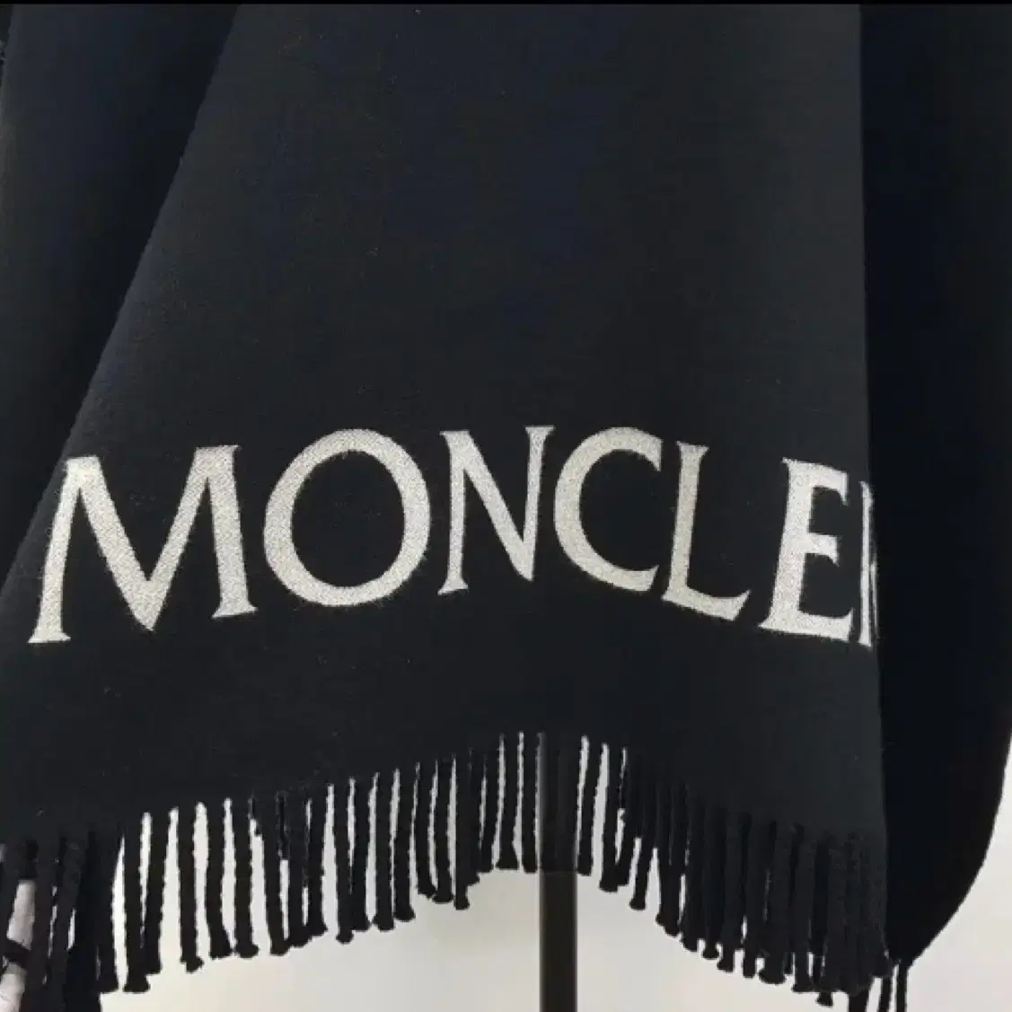 Moncler 몽클레어 몽끌레어 프린지 로고 패딩 케이프