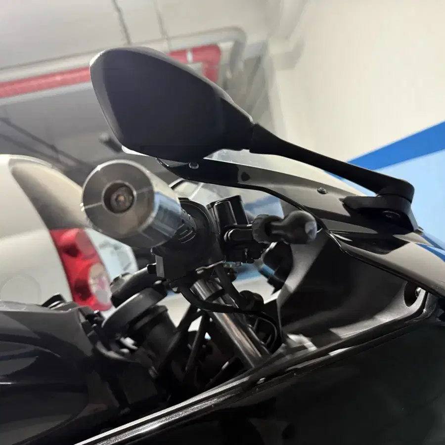 스즈키 gsx r125 19년식 판매합니다.