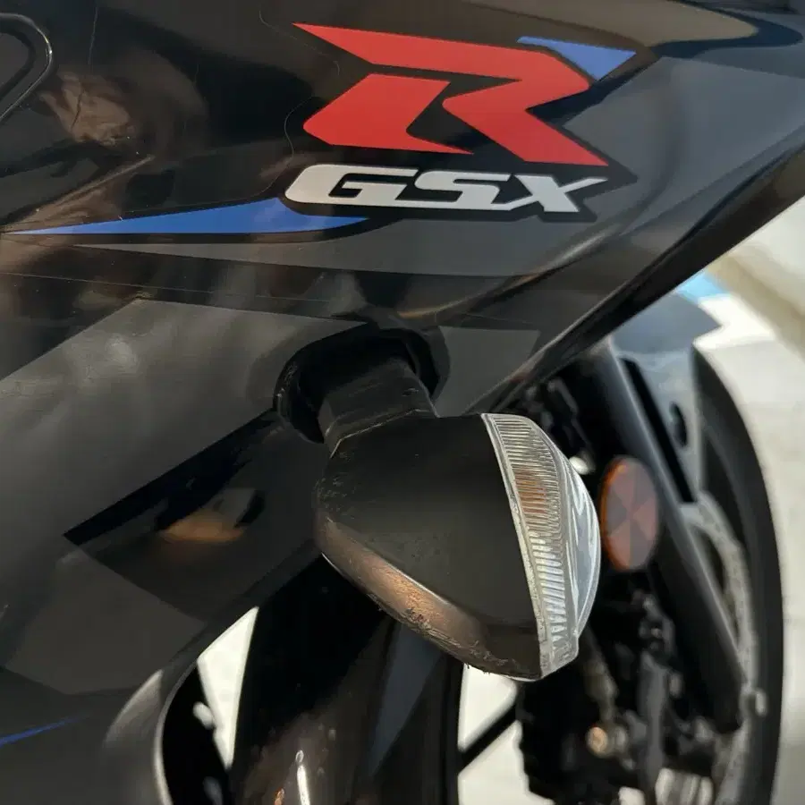 스즈키 gsx r125 19년식 판매합니다.