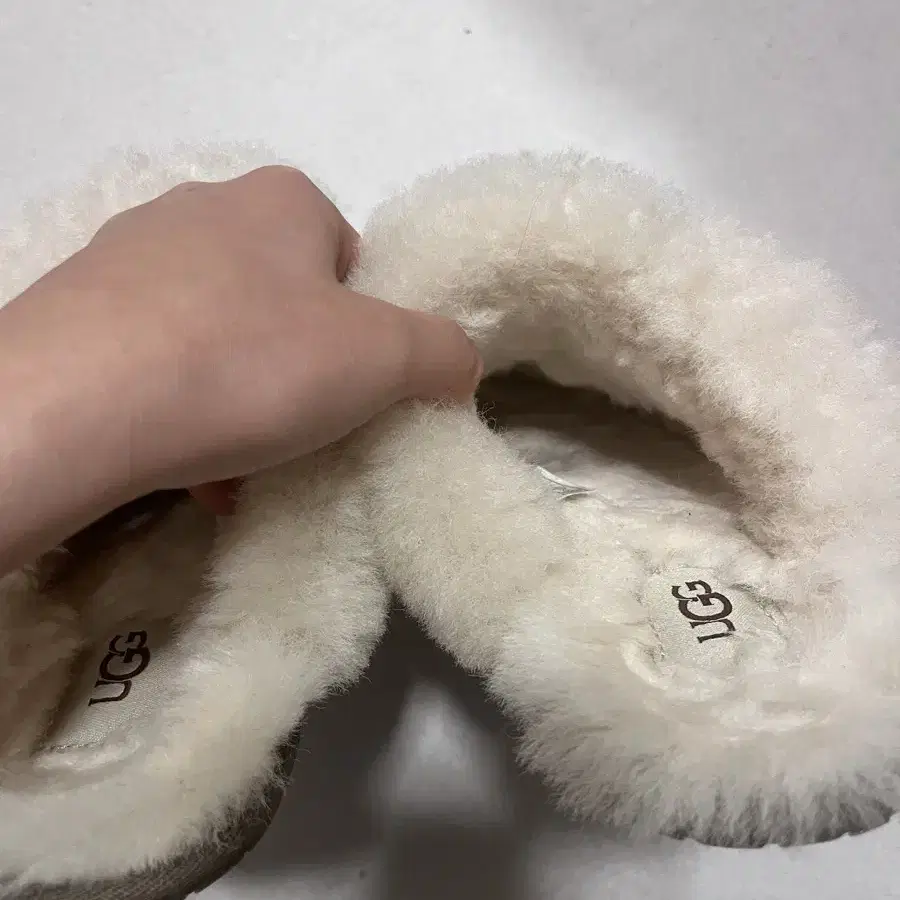 실착5회미만 미국 어그 ugg 스커페트 에스프레소 220 어그슬리퍼