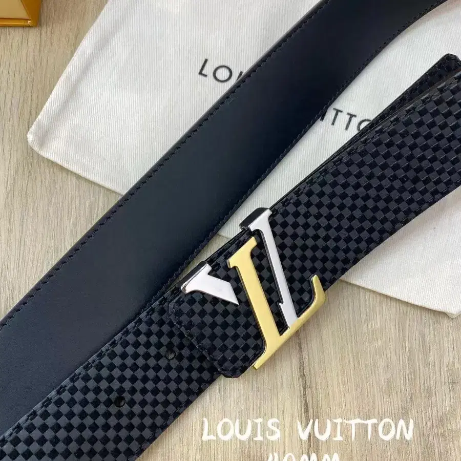 Louis Vuitton루이 뷔 통 남성 벨트 정품