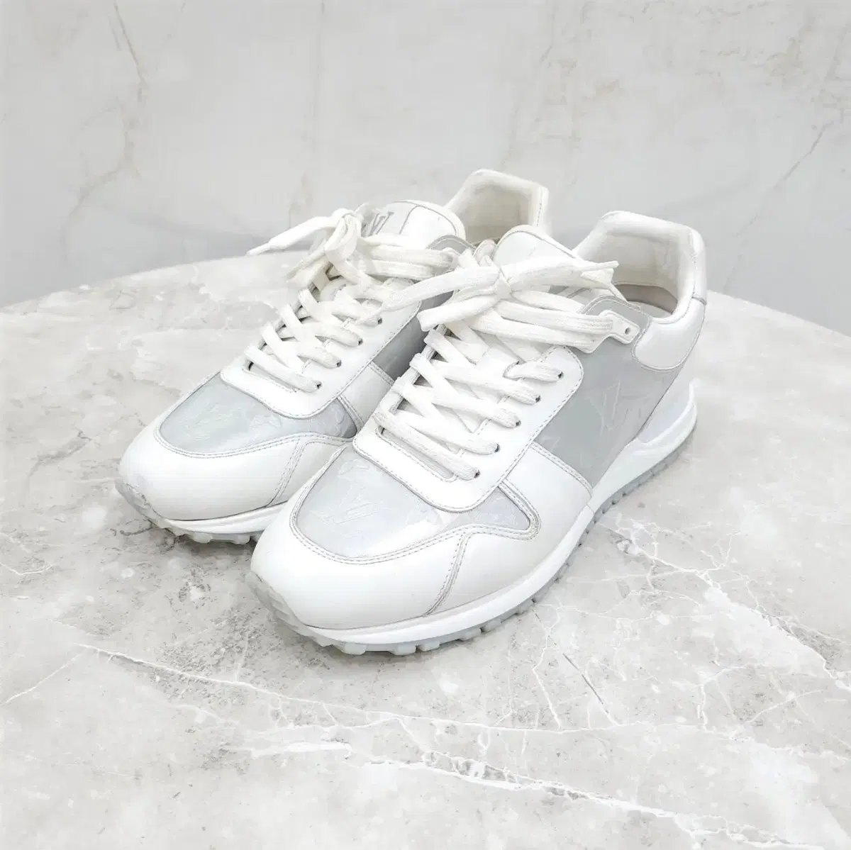 6/Louis Vuitton White Prismatic Runaway Sneakers