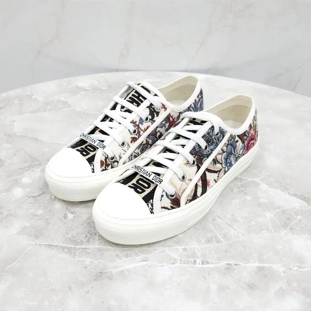 36 / Dior Flower Embroidered Workand Dior Sneakers