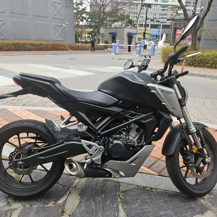 천안 평택 18년식 혼다 cb125r 판매해요. 충청 경기 아산 오산