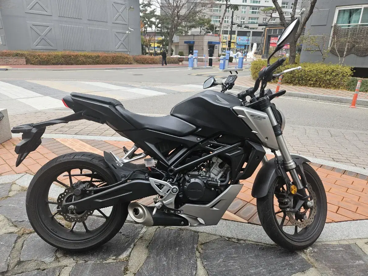 천안 평택 18년식 혼다 cb125r 판매해요. 충청 경기 아산 오산