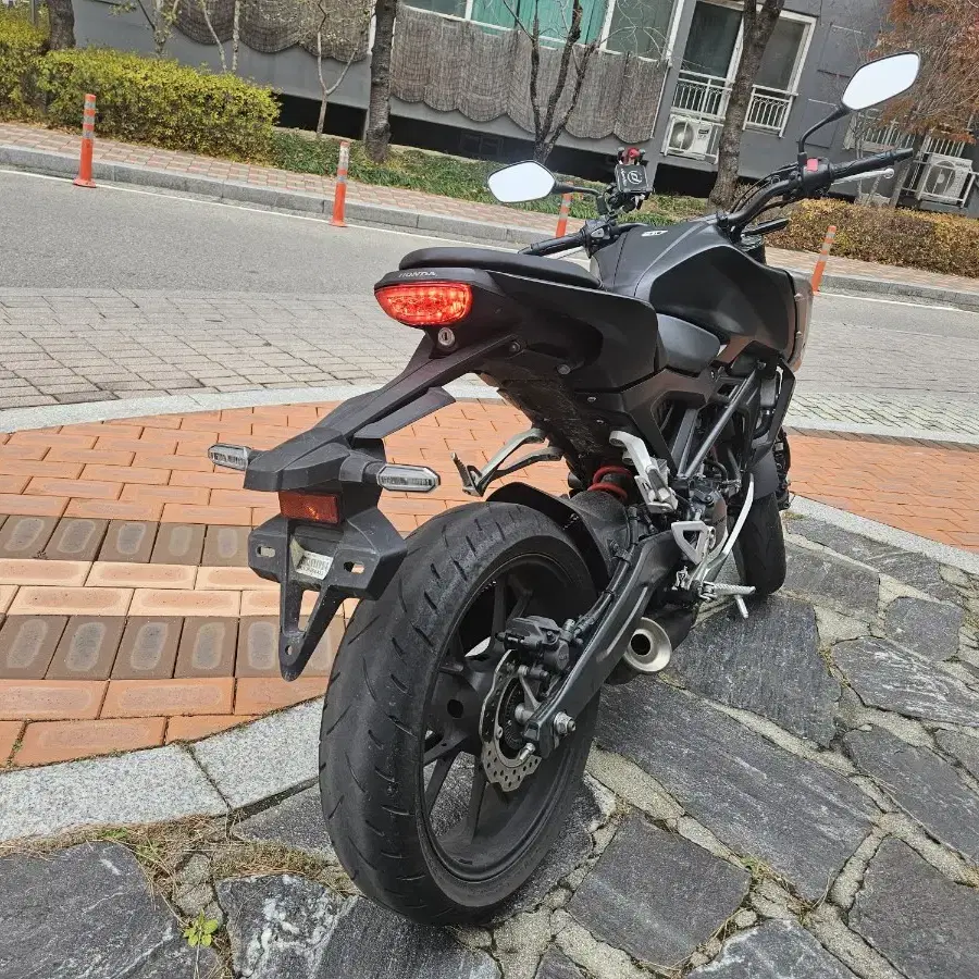 천안 평택 18년식 혼다 cb125r 판매해요. 충청 경기 아산 오산