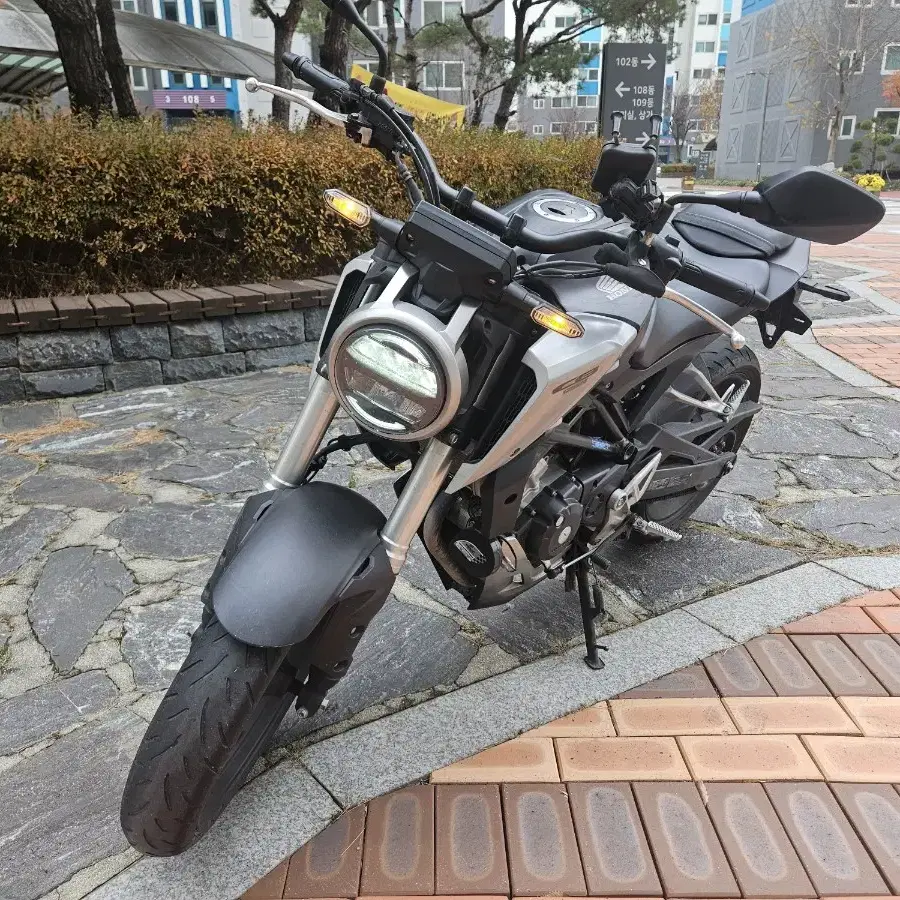 천안 평택 18년식 혼다 cb125r 판매해요. 충청 경기 아산 오산