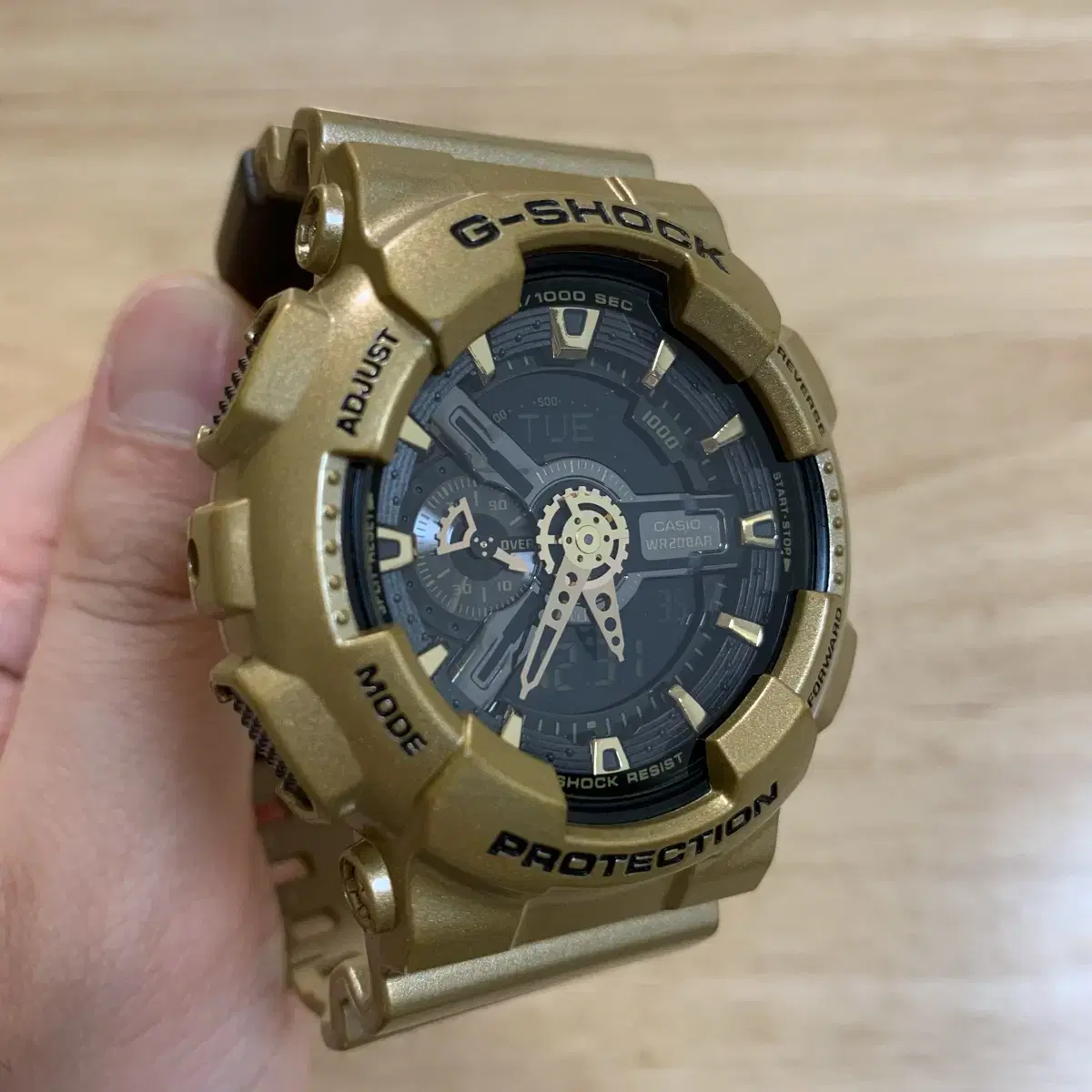 지샥 빅페이스 (G-SHOCK GA-110GD) 골드 팝니다