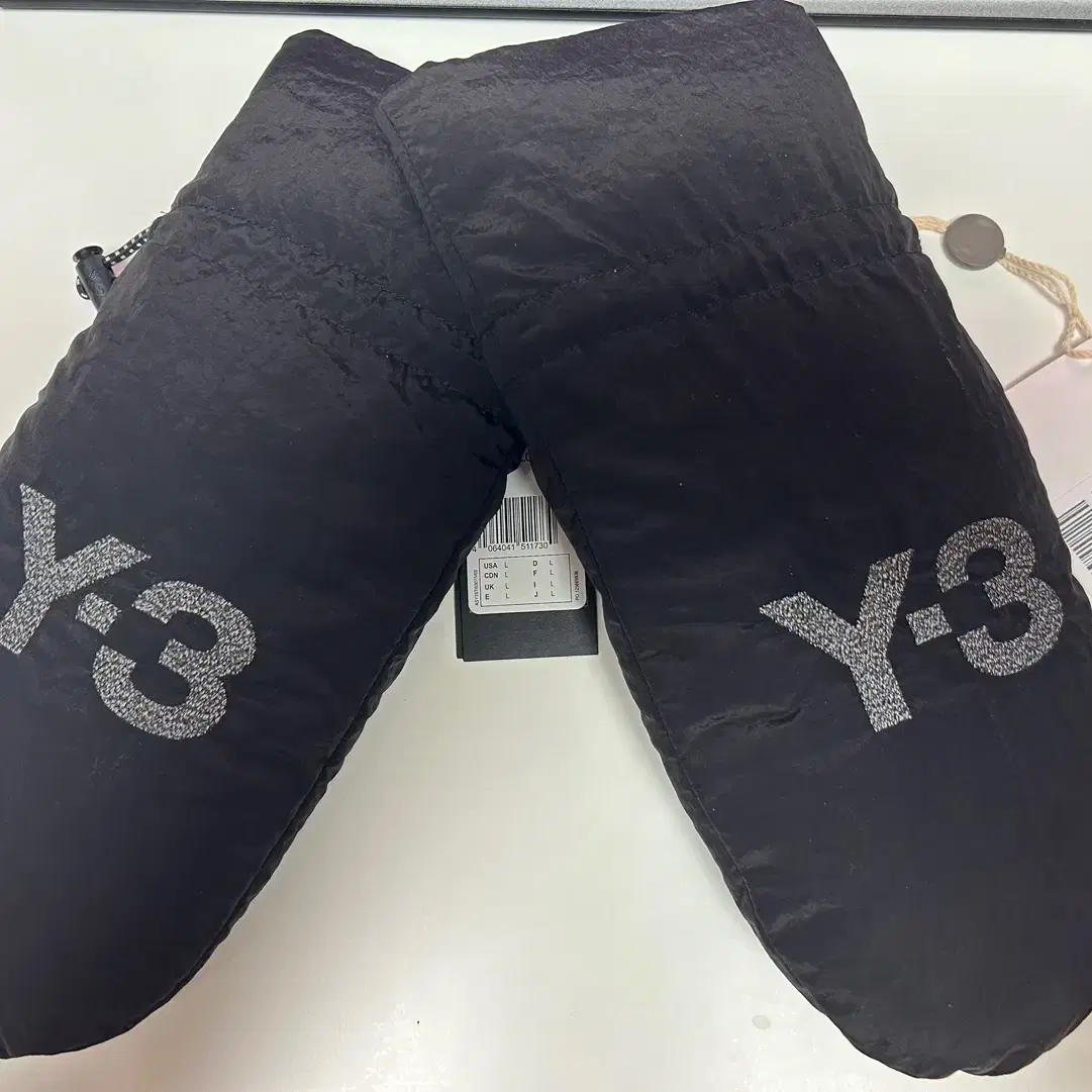 Y-3 방한 벙어리 패딩 장갑 L 사이즈