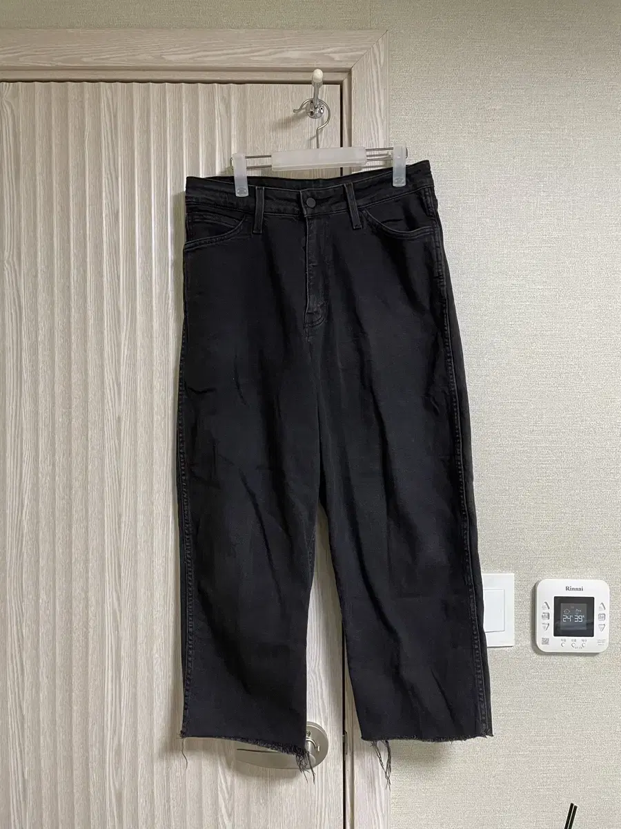 Levi's LINE8 LINE8 Black Denim Jeans 30 Cropped Long Length Black Jeans