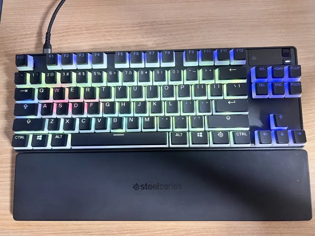 스틸시리즈 APEX PRO TKL 2023 유선 키보드 판매합니다