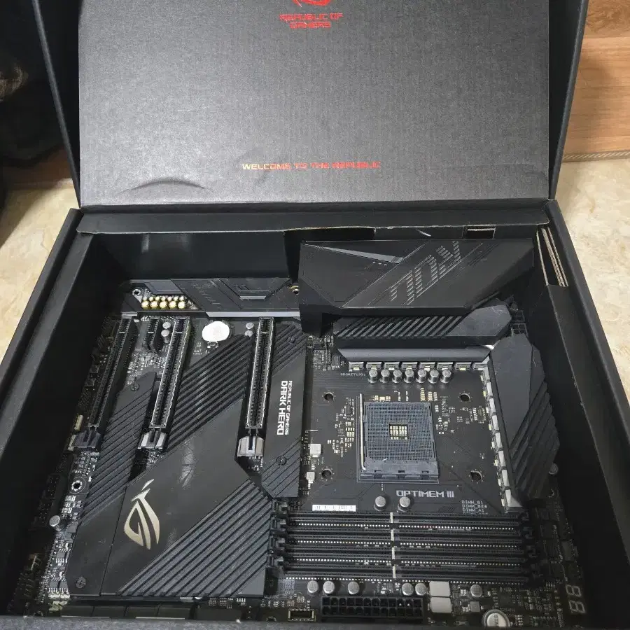 ASUS X570 DARKHERO