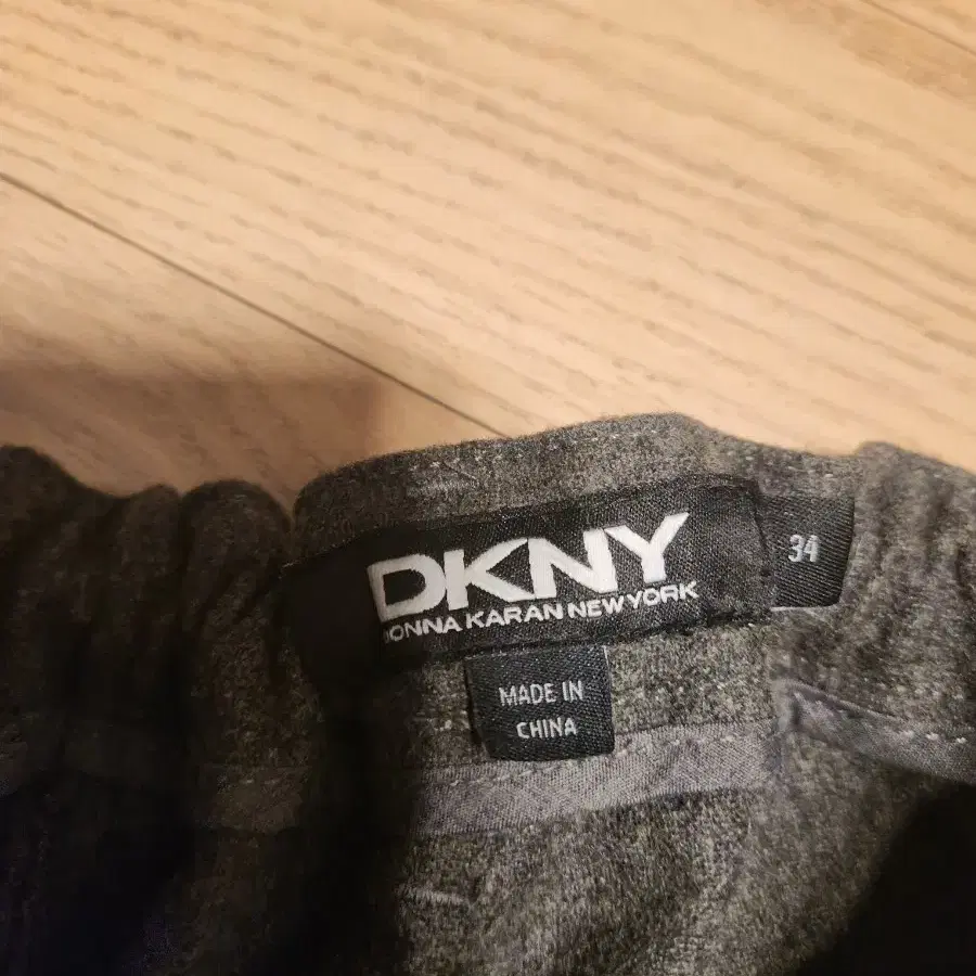 도리니칸뉴욕 DKNY 34  모직바지