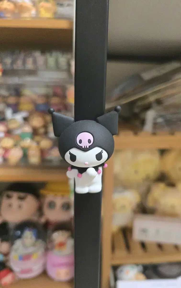 Kuromi magnet jins