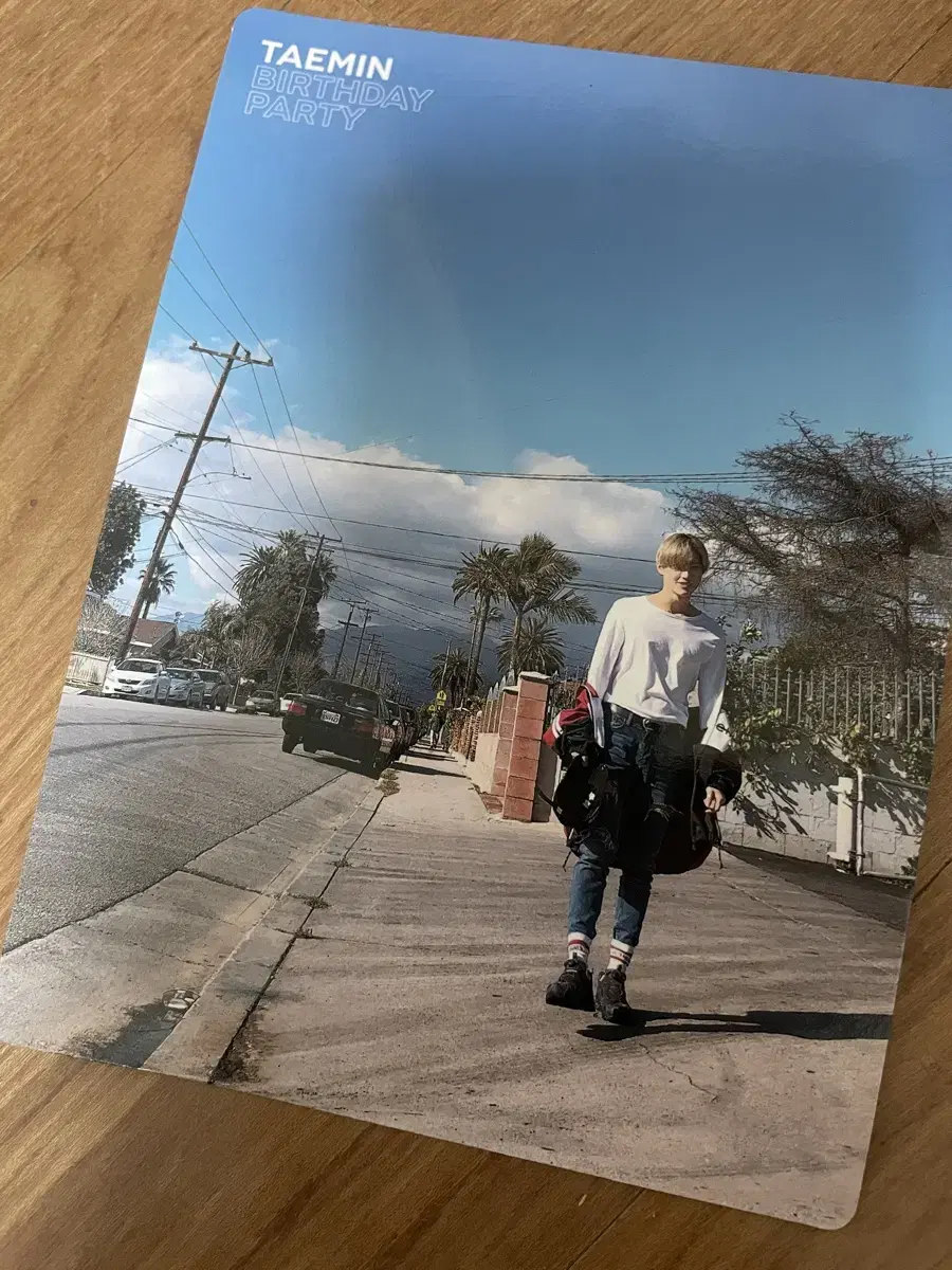 Shinee taemin Sells birthday postcards for birthday parties