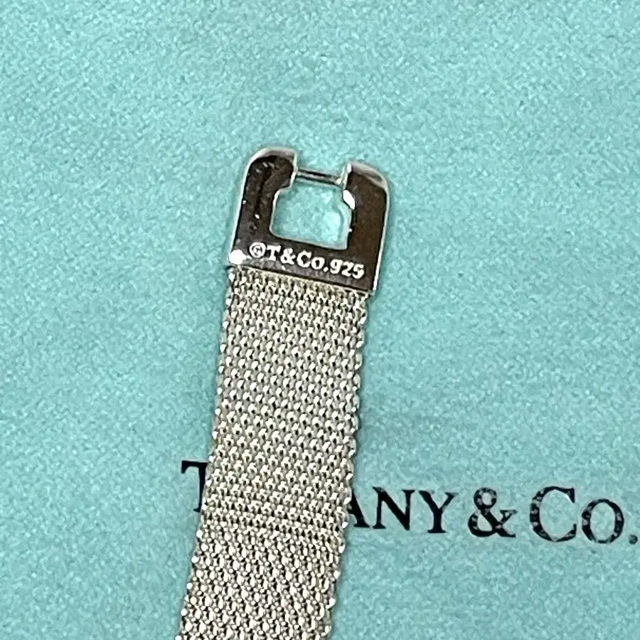 티파니앤코 Somerset Mesh Buckle 팔찌