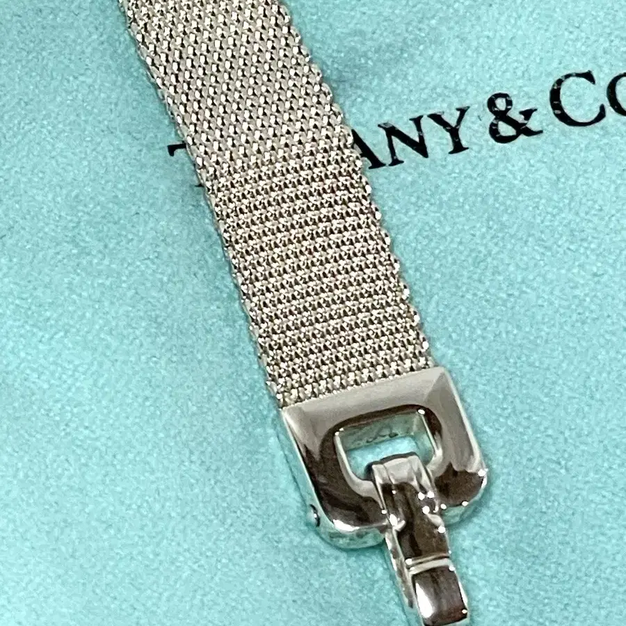 티파니앤코 Somerset Mesh Buckle 팔찌