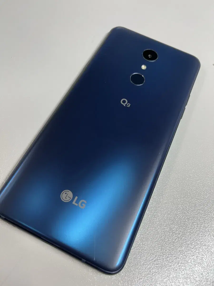 LG Q9