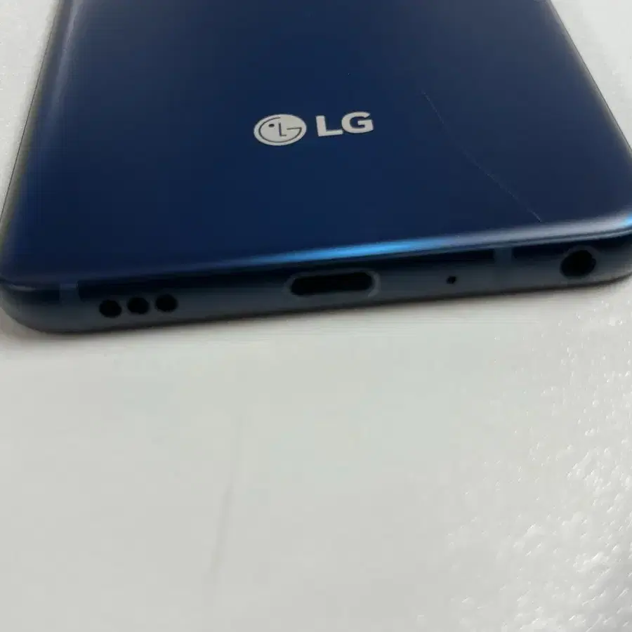 LG Q9