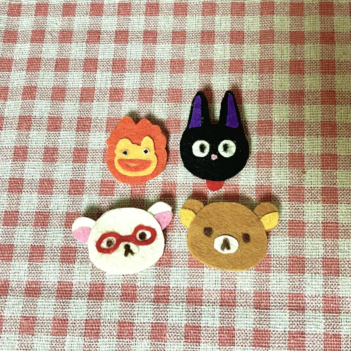 Felt keyrings / badges / phone rings commissions