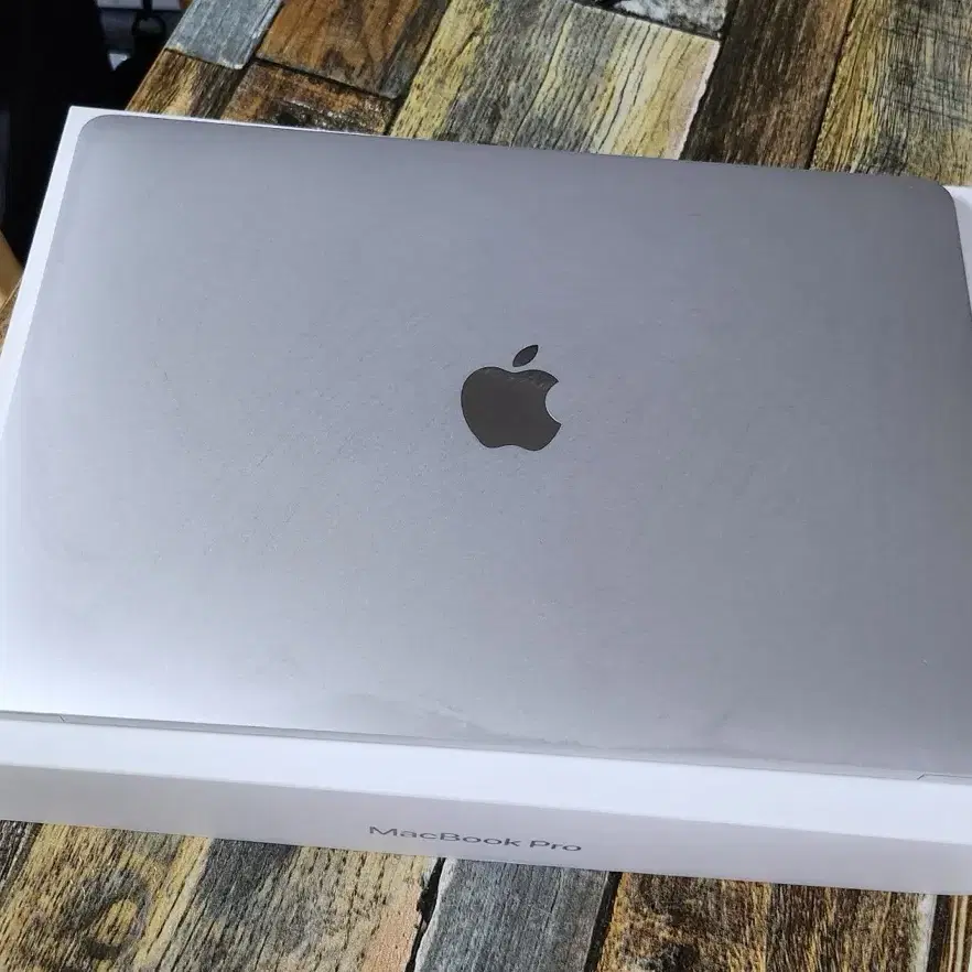 MacBook Pro 13-inch, 2019 실버,  터치바, 512G