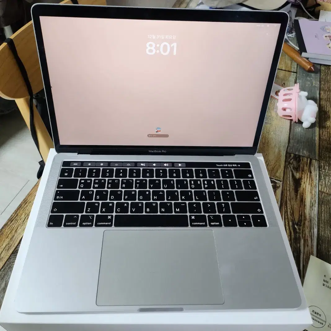 MacBook Pro 13-inch, 2019 실버,  터치바, 512G