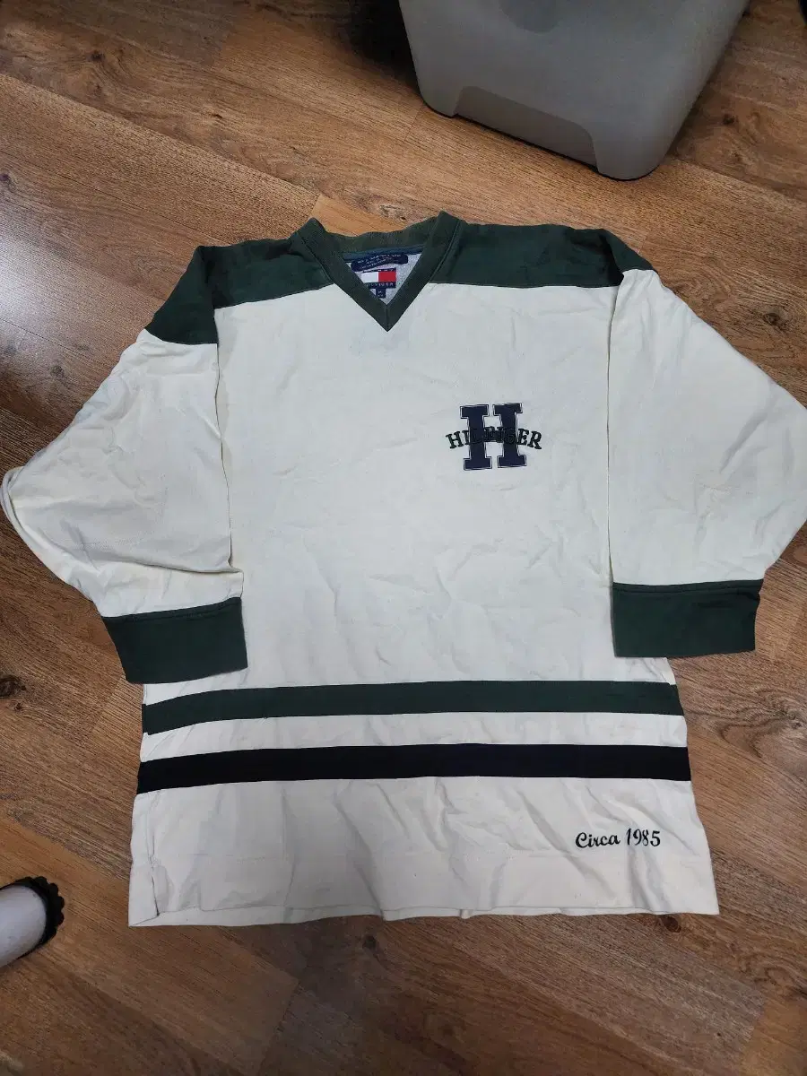 Tampo)1995 Tommy Hilfiger Big Logo Rugby V-Neck Long Sleeve T-Shirt M